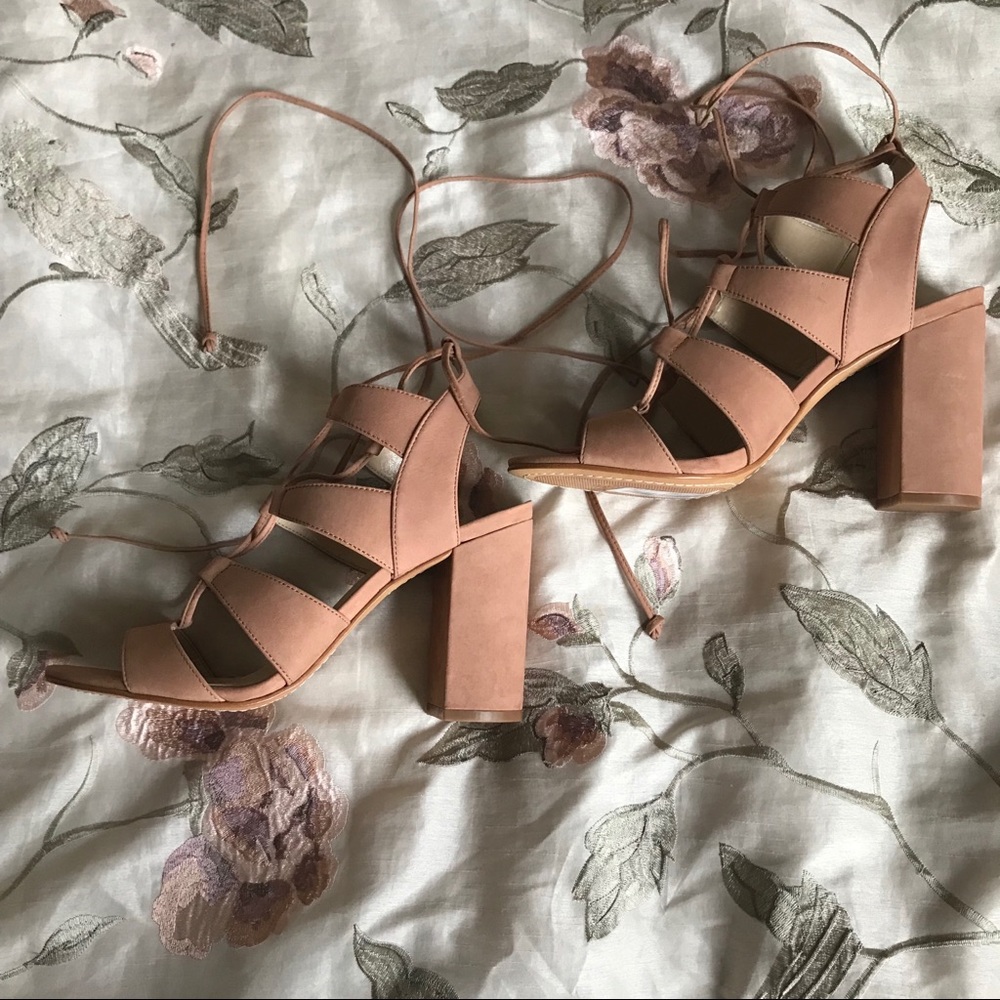 Vince Camuto Strappy Ankle Wrap Block Heel 🐪